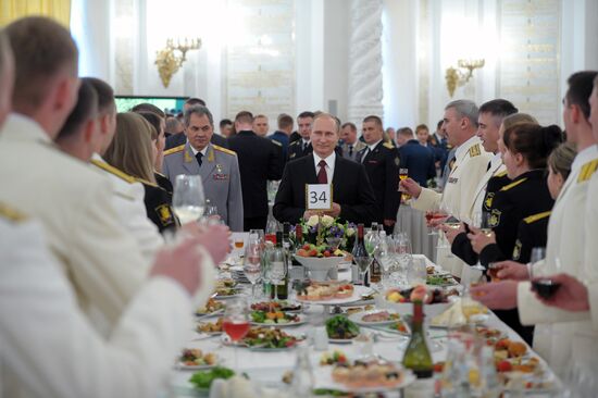 Putin holds reception for graduates of military academies