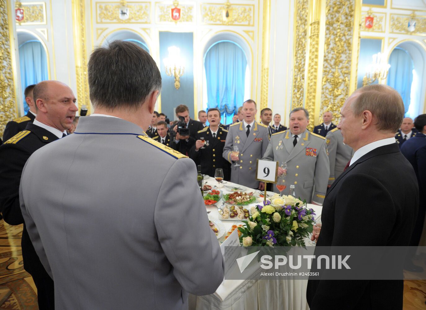 Putin holds reception for graduates of military academies