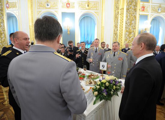 Putin holds reception for graduates of military academies