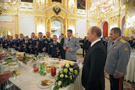 Putin holds reception for graduates of military academies