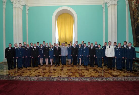 Putin holds reception for graduates of military academies
