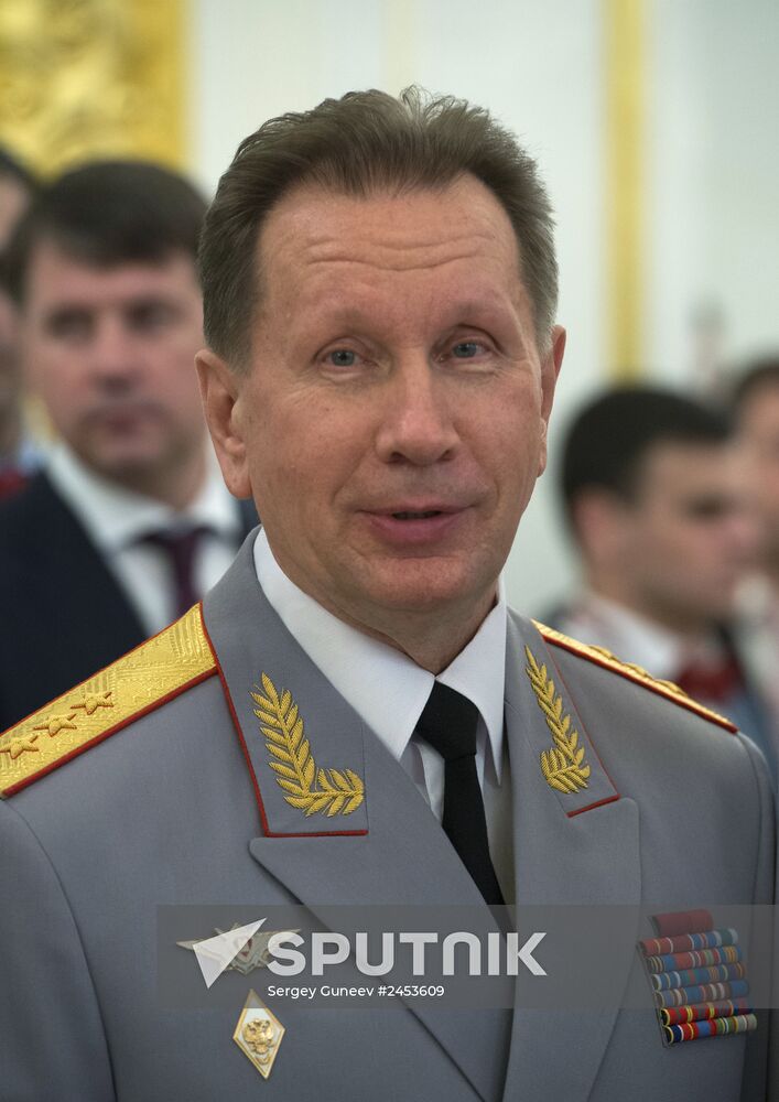 Putin holds reception for graduates of military academies