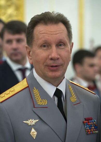 Putin holds reception for graduates of military academies