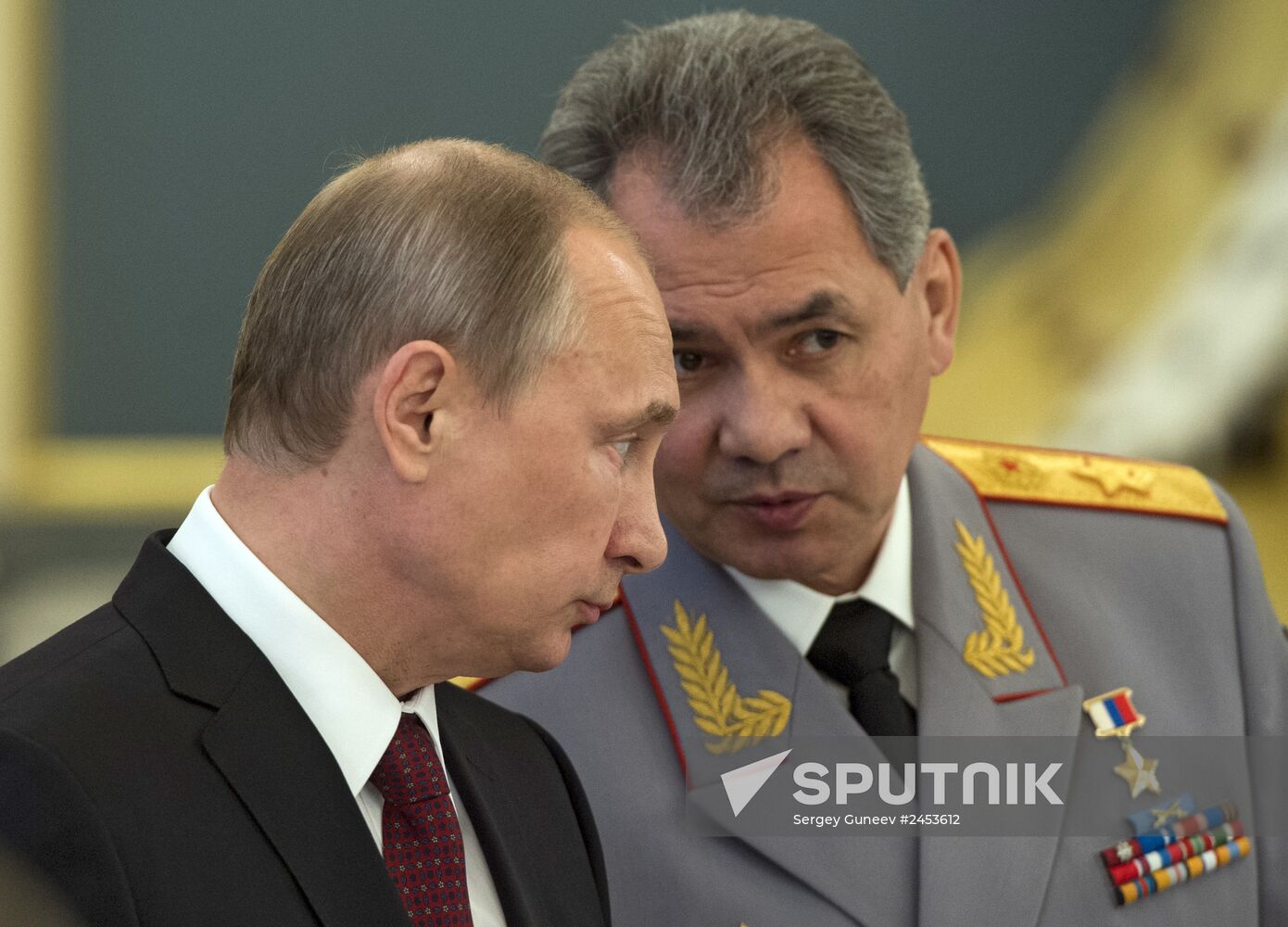 Putin holds reception for graduates of military academies