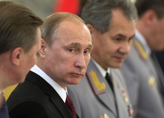 Putin holds reception for graduates of military academies