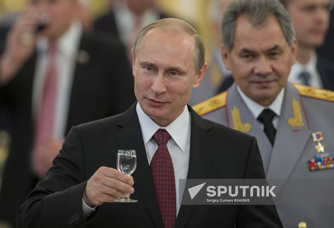 Putin holds reception for graduates of military academies