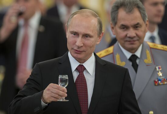 Putin holds reception for graduates of military academies