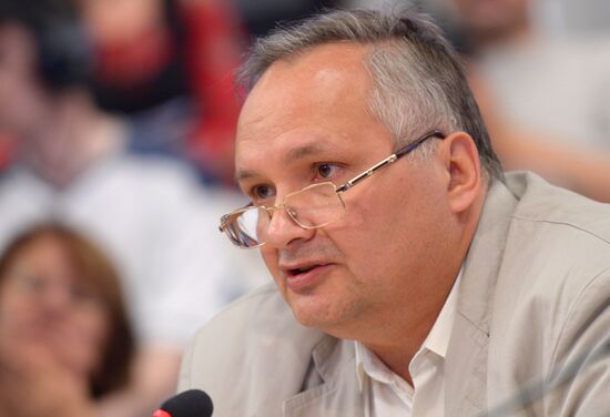 Round table on priorities for governments of Donetsk and Lugansk people's republics