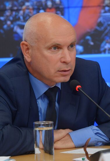 Round table on priorities for governments of Donetsk and Lugansk people's republics