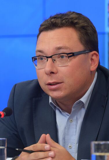 Round table on priorities for governments of Donetsk and Lugansk people's republics