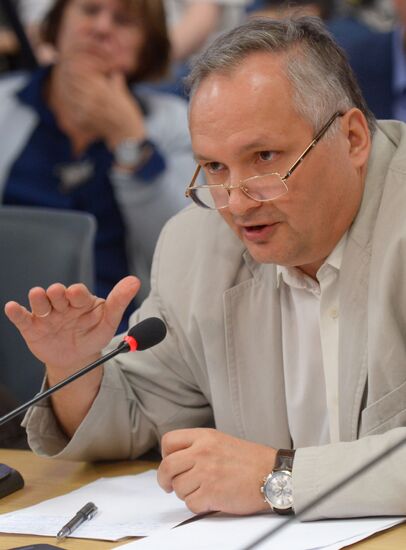 Round table on priorities for governments of Donetsk and Lugansk people's republics