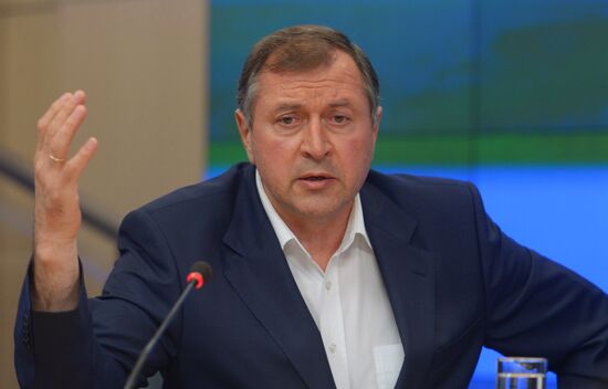 Round table on priorities for governments of Donetsk and Lugansk people's republics