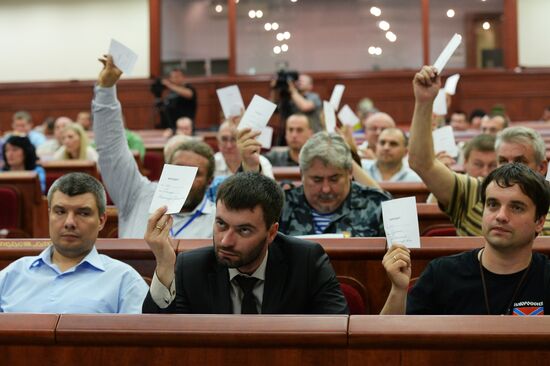 First session of parliament of Union of People's Republics in Donetsk