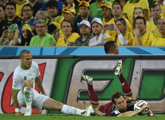 Football. 2014 FIFA World Cup. Algeria vs. Russia