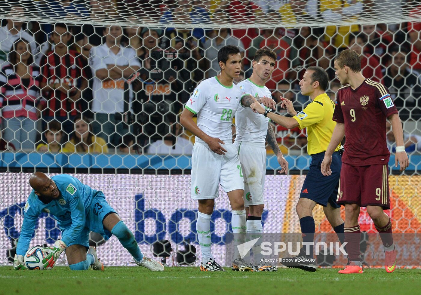 Football. 2014 FIFA World Cup. Algeria vs. Russia