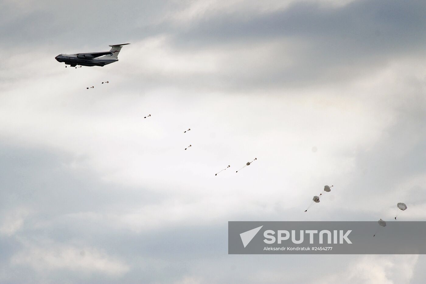 Central Military District's troops train in Chebarkul range
