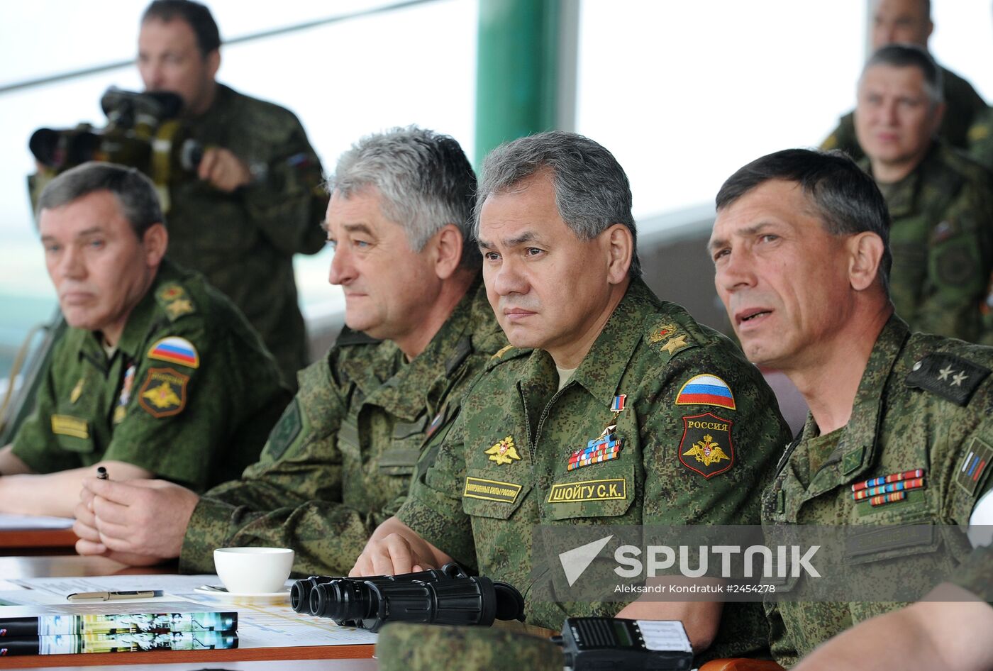 Central Military District's troops train in Chebarkul range