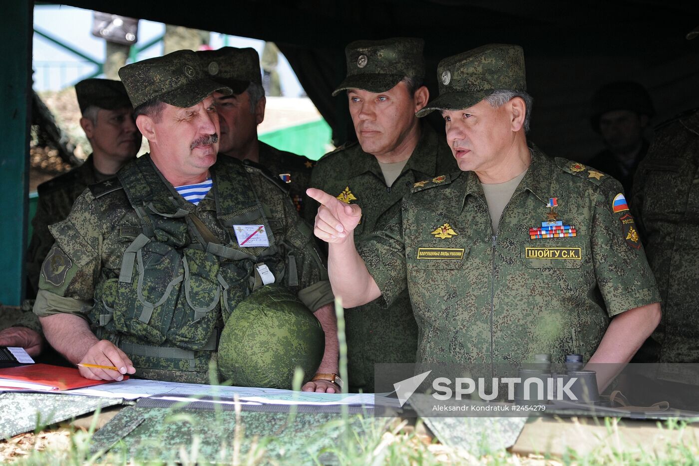 Central Military District's troops train in Chebarkul range