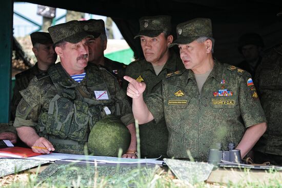 Central Military District's troops train in Chebarkul range