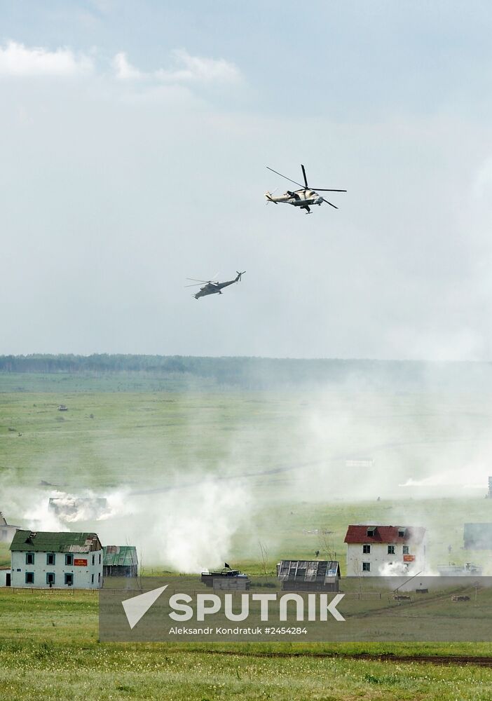 Central Military District's troops train in Chebarkul range