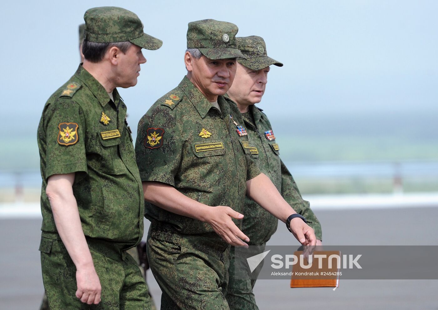 Central Military District's troops train in Chebarkul range