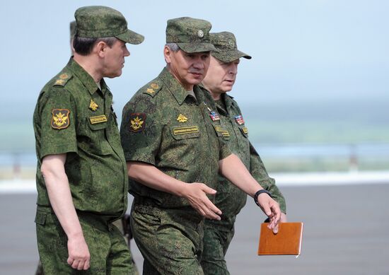 Central Military District's troops train in Chebarkul range