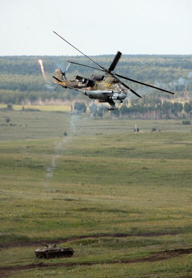 Central Military District's troops train in Chebarkul range