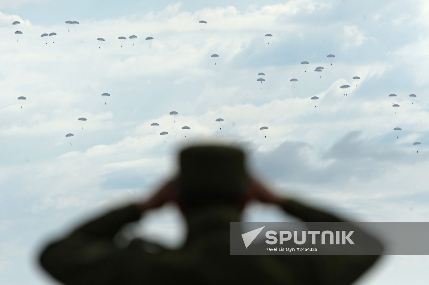 Central Military District's troops train in Chebarkul range