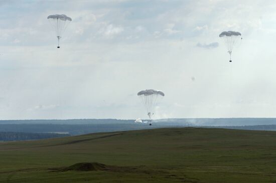 Central Military District's troops train in Chebarkul range