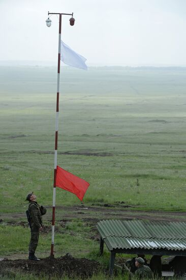 Central Military District's troops train in Chebarkul range