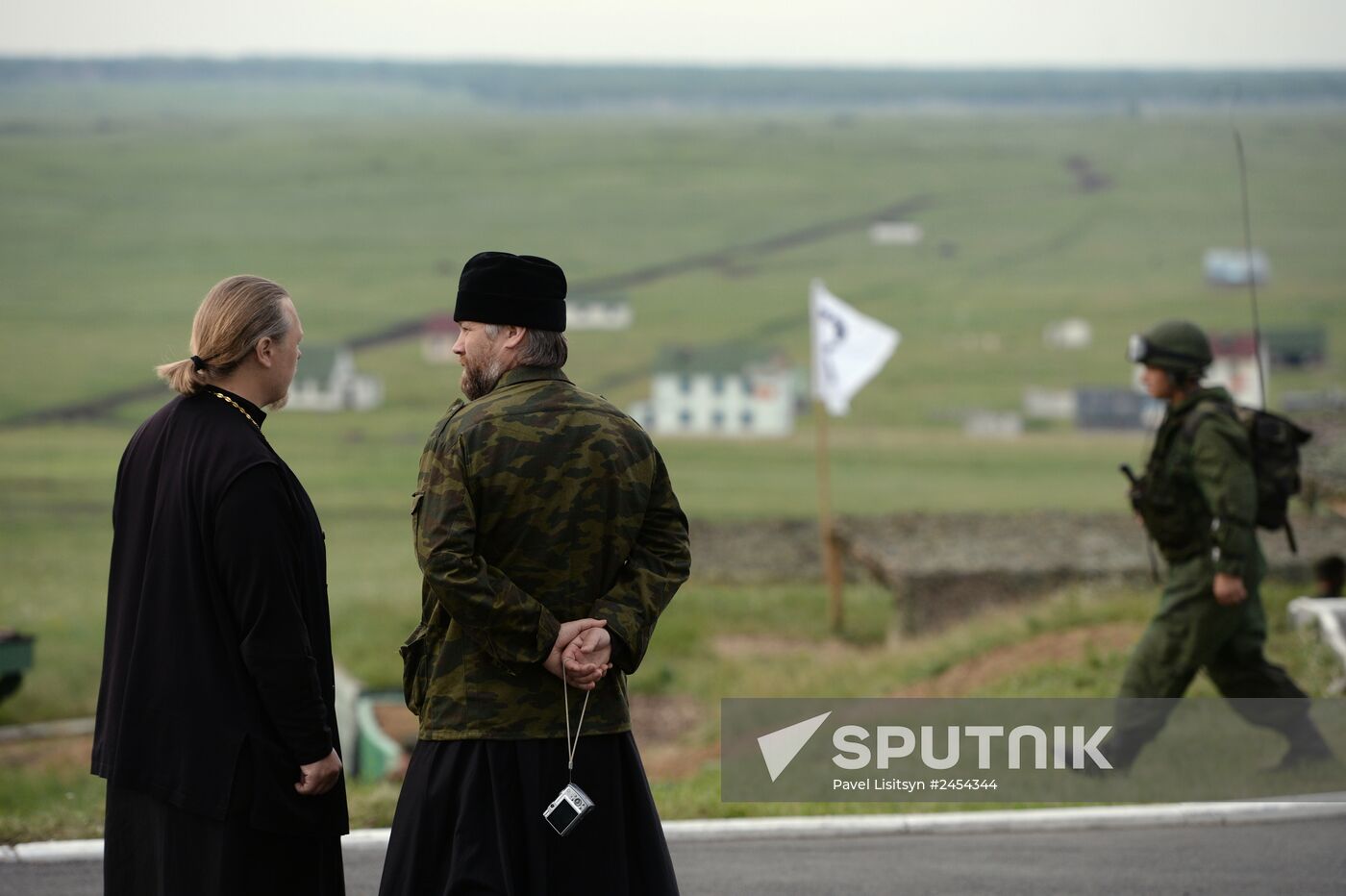 Central Military District's troops train in Chebarkul range