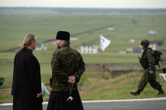 Central Military District's troops train in Chebarkul range