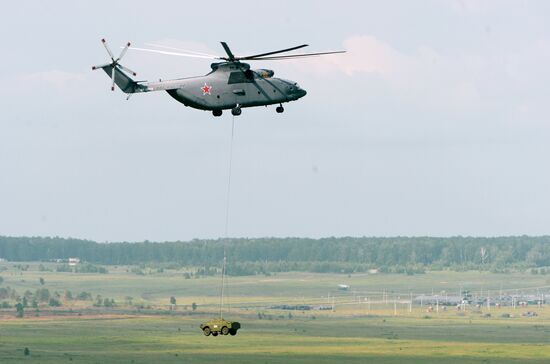 Central Military District's troops train in Chebarkul range