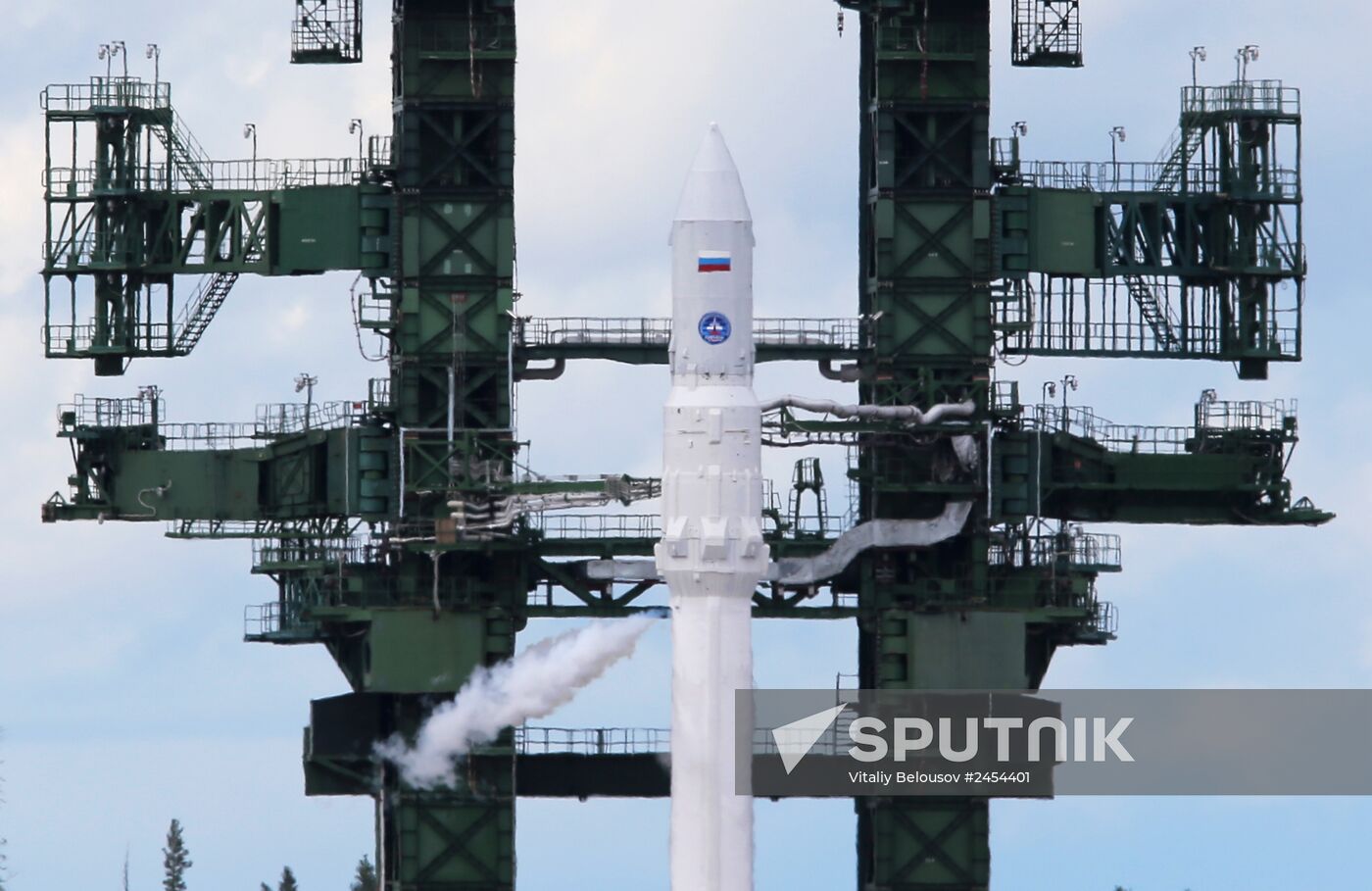 Launch of Angara rocket delayed for one day after automatic cancellation