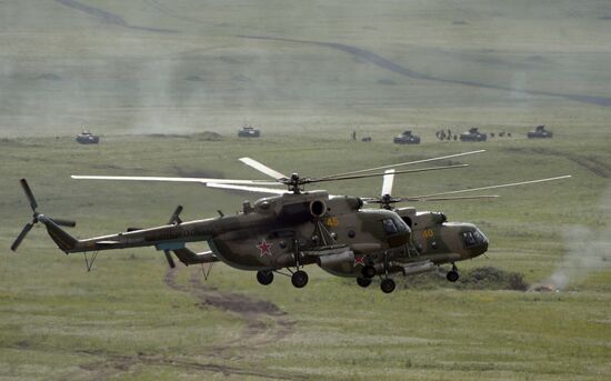 Central Military District's troops train in Chebarkul range