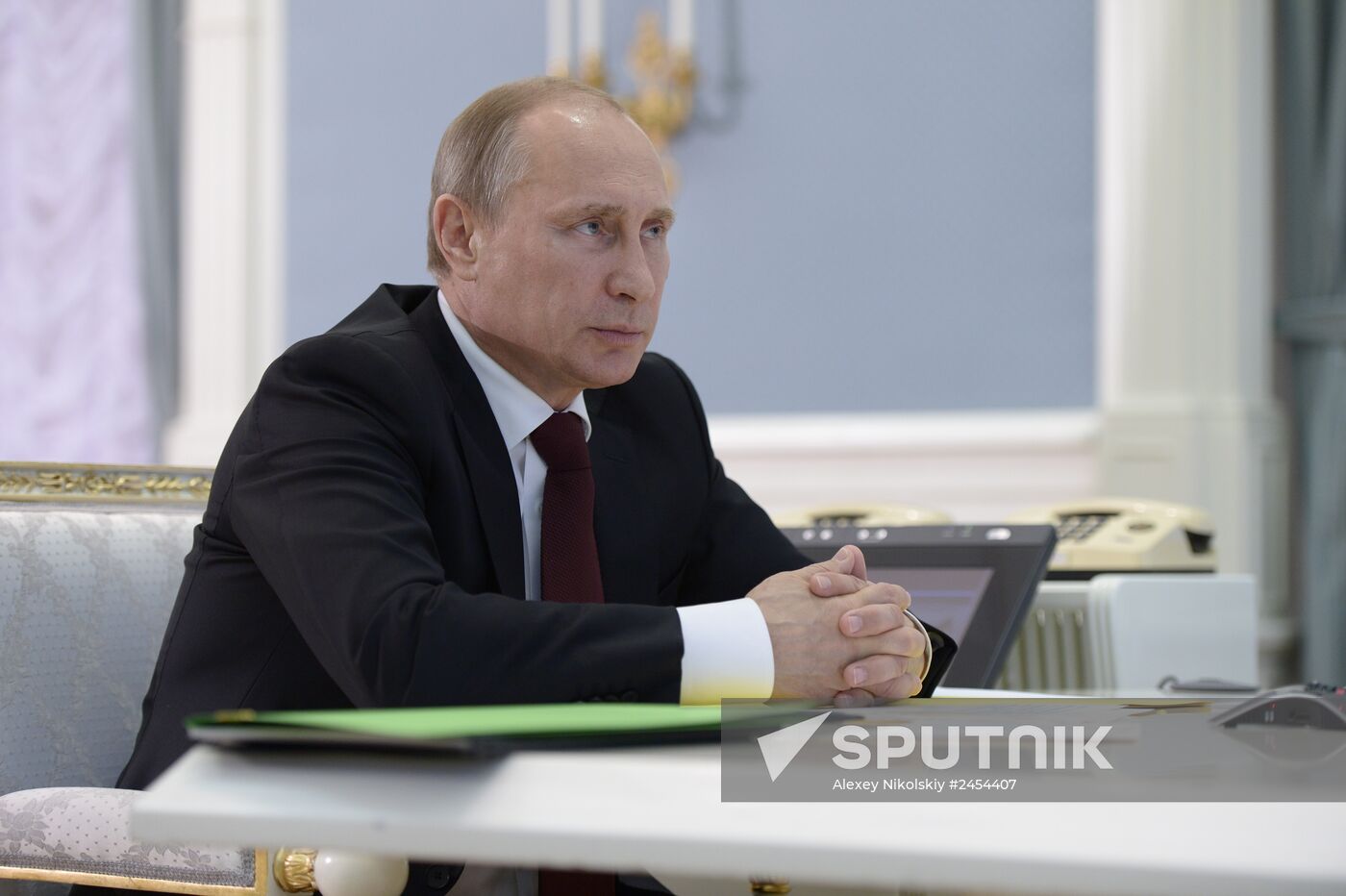 Vladimir Putin holds videoconference with Berkut drilling platform