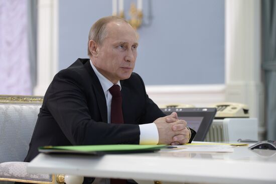 Vladimir Putin holds videoconference with Berkut drilling platform