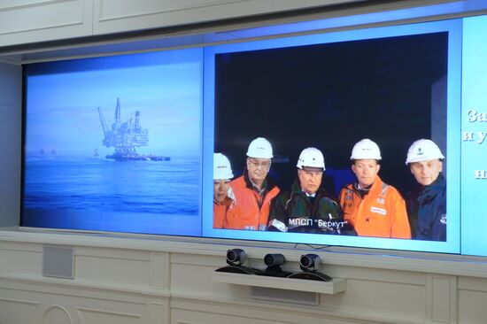 Vladimir Putin holds videoconference with Berkut drilling platform