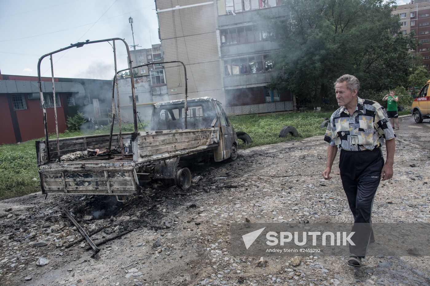 Ukrainian army shells Artyom microdistrict in Slavyansk