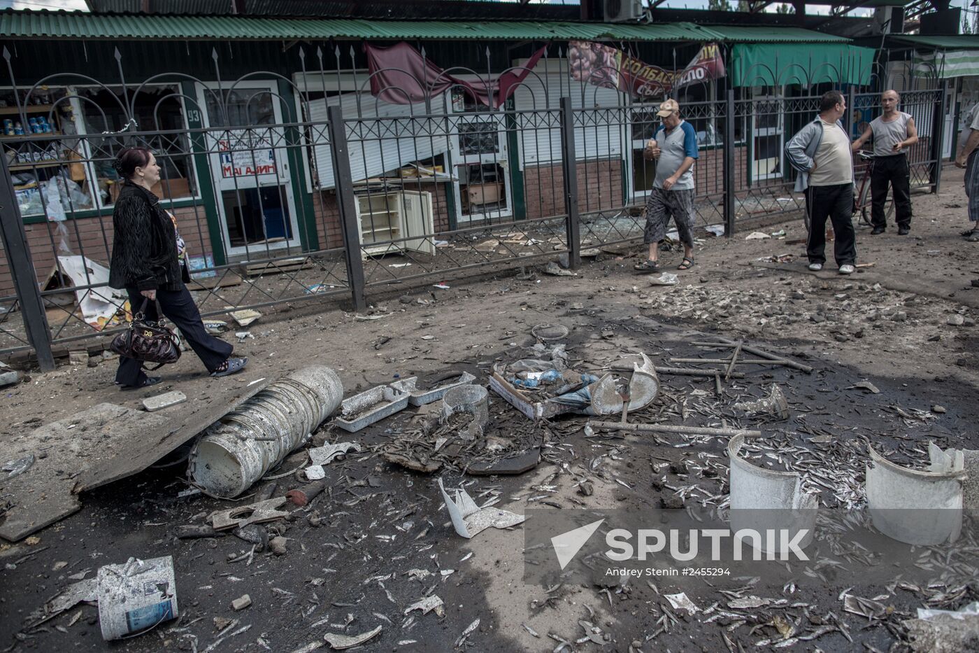 Ukrainian army shells Artyom microdistrict in Slavyansk