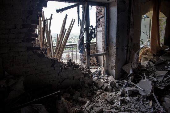 Aftermath of artillery shelling of Slavyansk's Artyom neighborhood by Ukrainian military