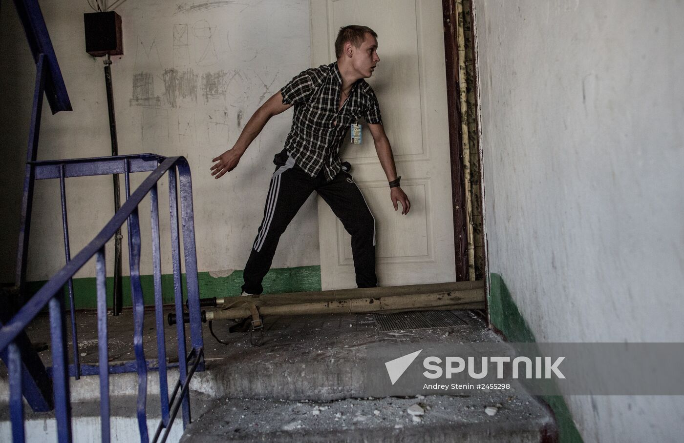 Aftermath of artillery shelling of Slavyansk's Artyom neighborhood by Ukrainian military