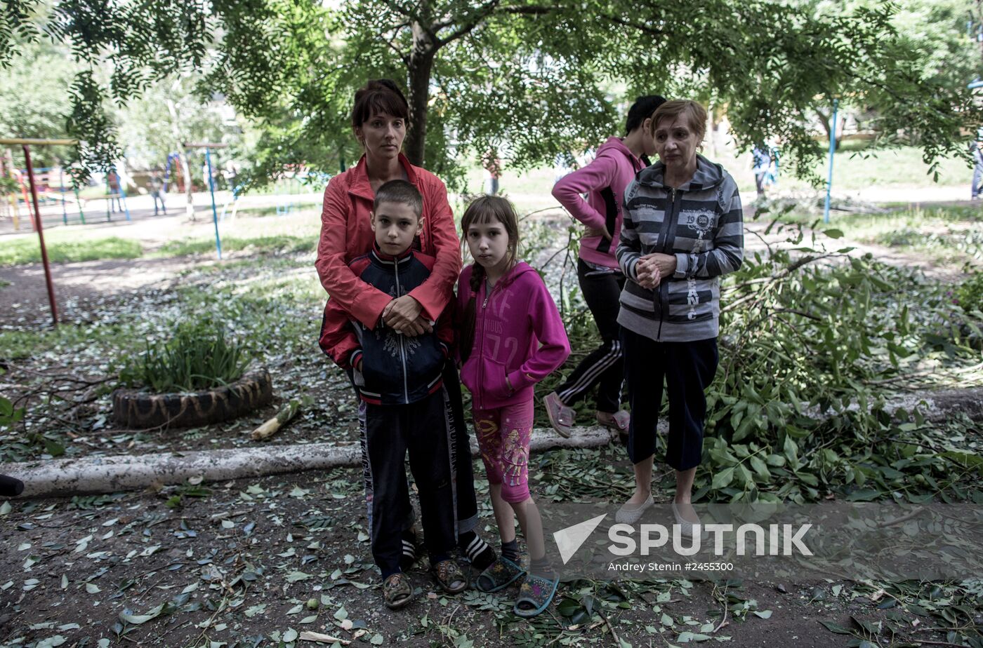 Aftermath of artillery shelling of Slavyansk's Artyom neighborhood by Ukrainian military