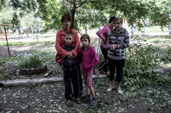 Aftermath of artillery shelling of Slavyansk's Artyom neighborhood by Ukrainian military