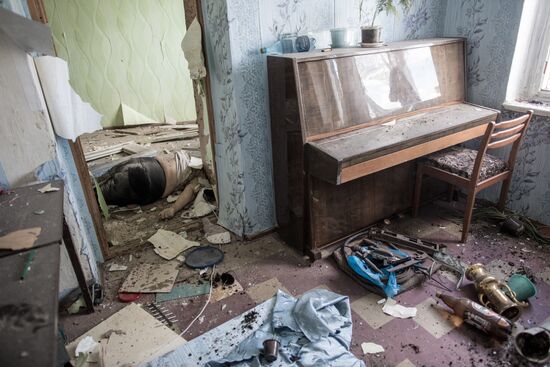 Aftermath of artillery shelling of Slavyansk's Artyom neighborhood by Ukrainian military
