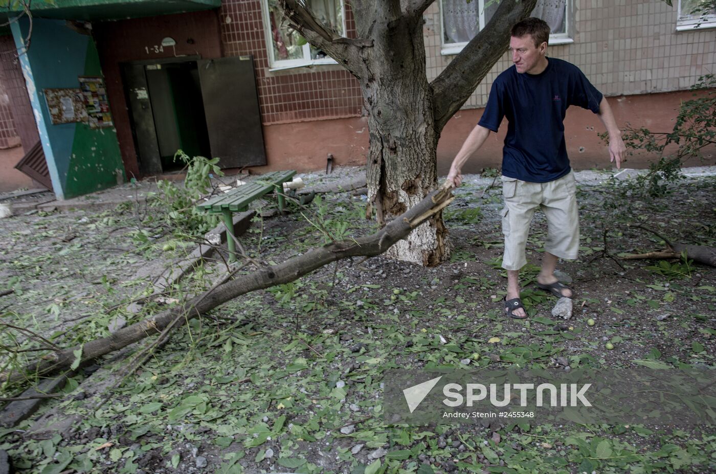 Ukrainian army shells Artyom microdistrict in Slavyansk