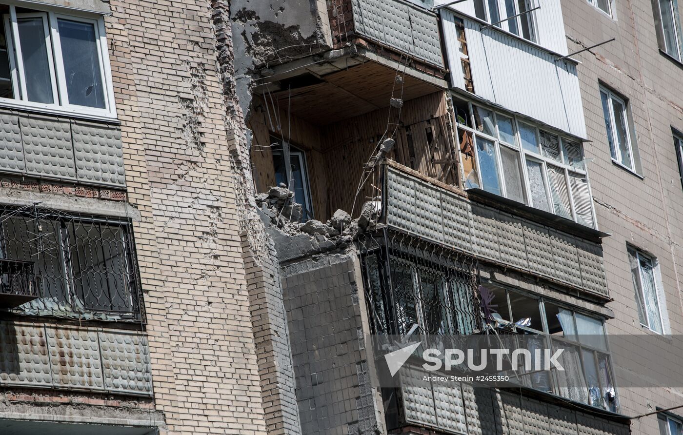 Ukrainian army shells Artyom microdistrict in Slavyansk