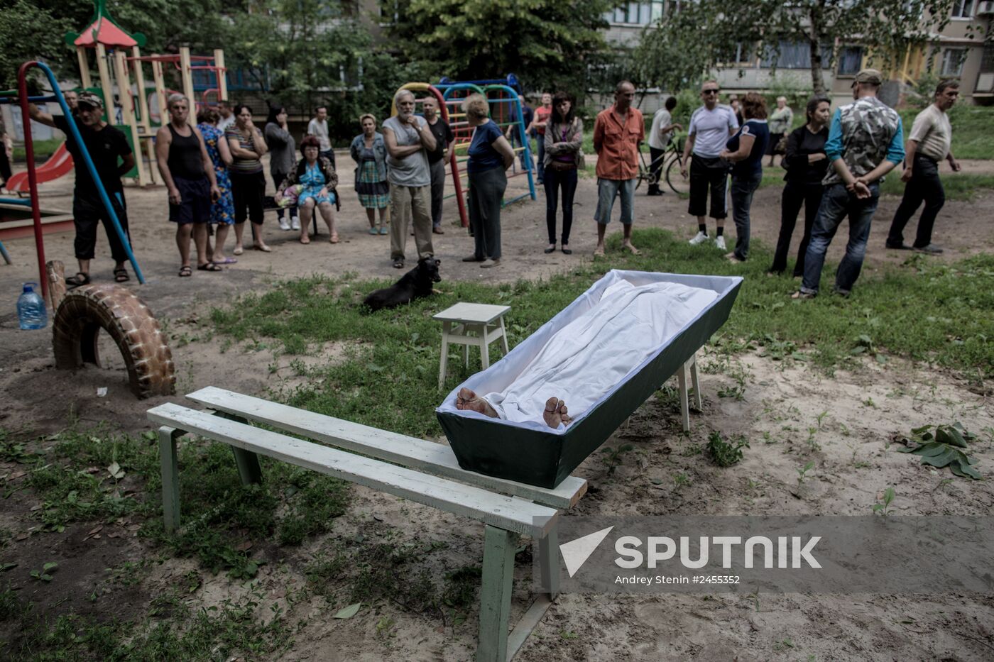 Ukrainian army shells Artyom microdistrict in Slavyansk