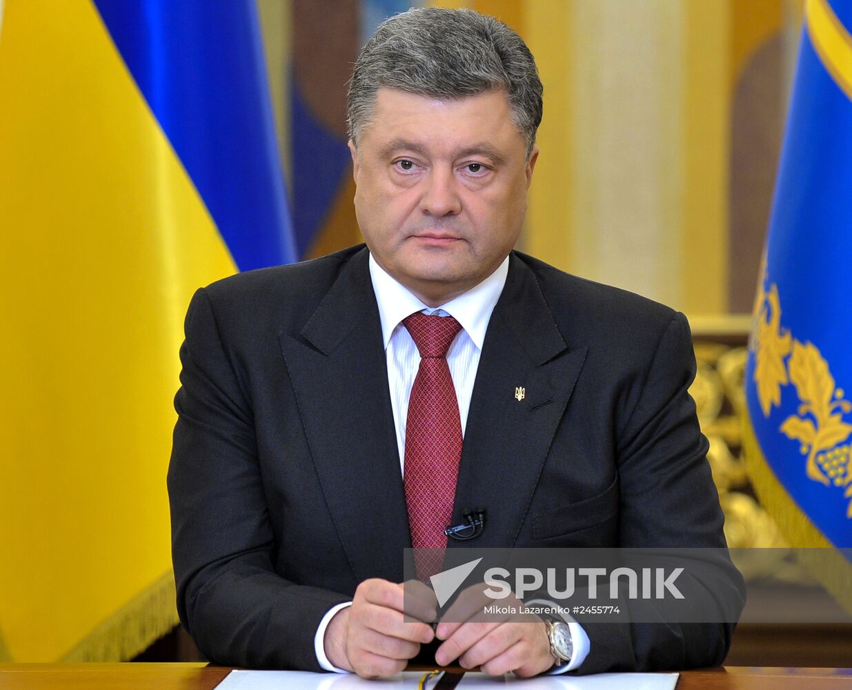 Ukrainian President Petro Poroshenko resumes anti-terrorist operation