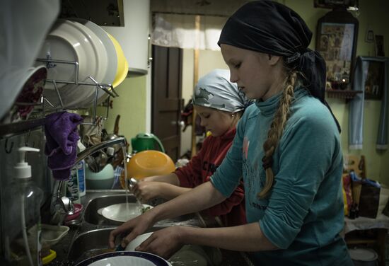 Ukrainian refugees in the Leningrad Region